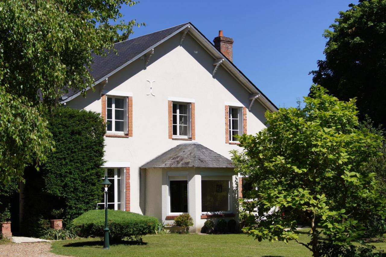 L'Atelier Du Chateau Saint-Ay Екстериор снимка