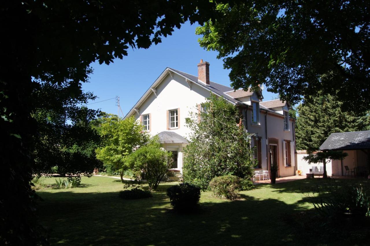 L'Atelier Du Chateau Saint-Ay Екстериор снимка
