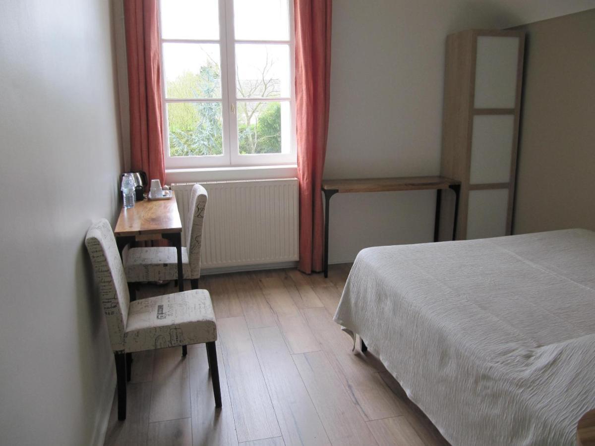 L'Atelier Du Chateau Saint-Ay Екстериор снимка